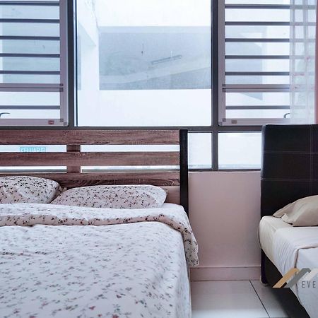 Marina Times Square Homestay By Evernent Miri Esterno foto